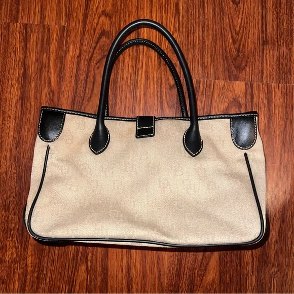 Dooney & Bourke Beige Canvas Shoulder Bag with Black Trim - Picture 3 of 12